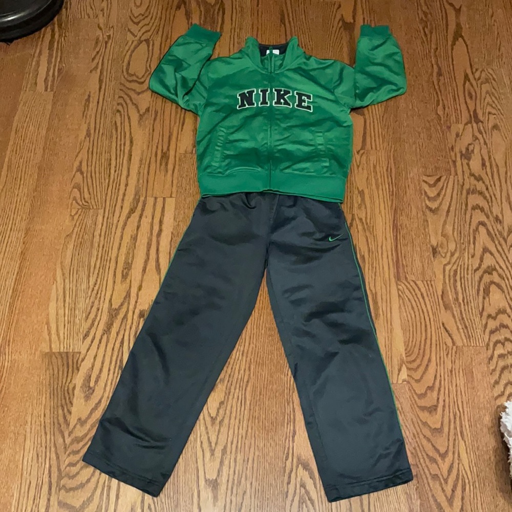 Hoodie and Pants Nike size 6/7 like new